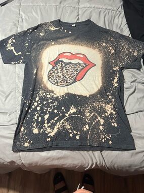 Gildan Black Bleached Graphic Tee with Red Lips and Leopard Tongue